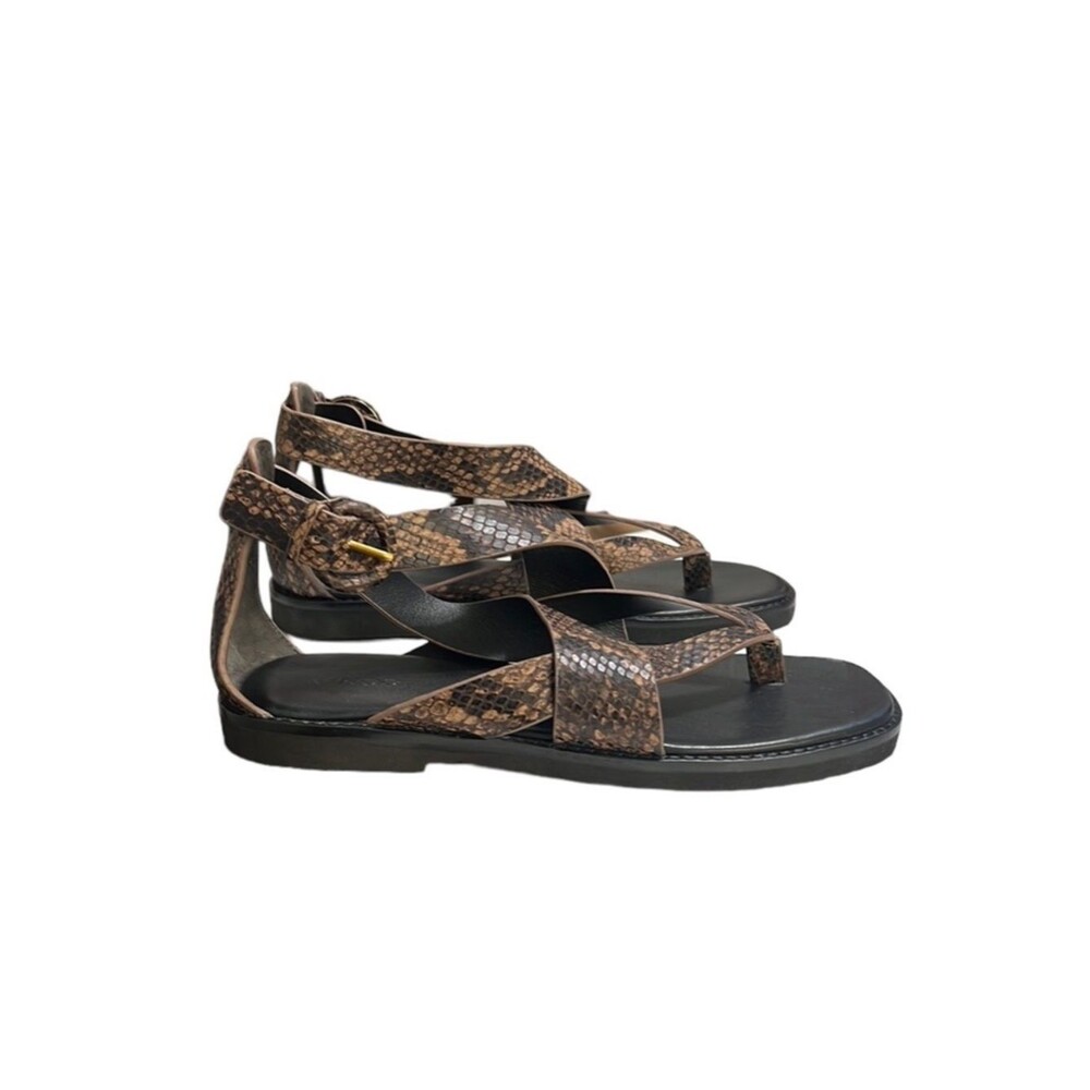 Vince Morris Strappy Flat Sandals Size 8.5 NWOT
